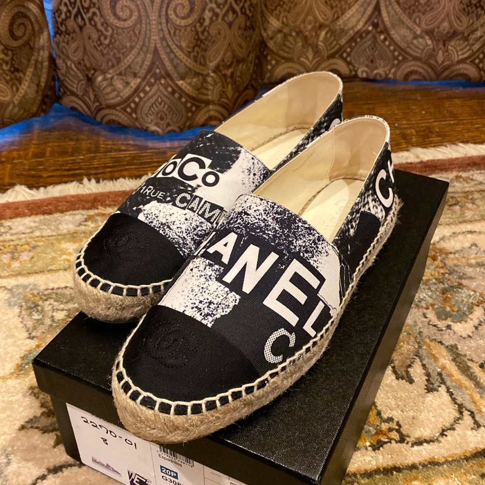 Chanel “COCO, 31 Rue Cambon” black and white fabric espadrilles size 38